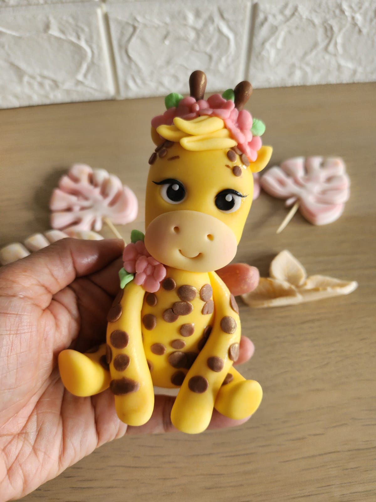 Milly die süßen Giraffe mit süßen Blümchen