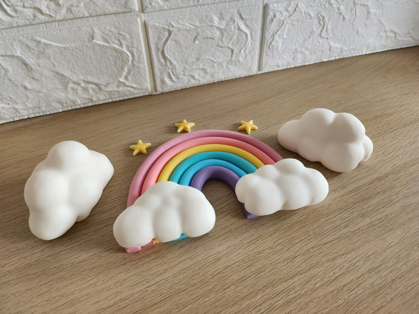 Kleine Regenbogen mit 3D Wolken