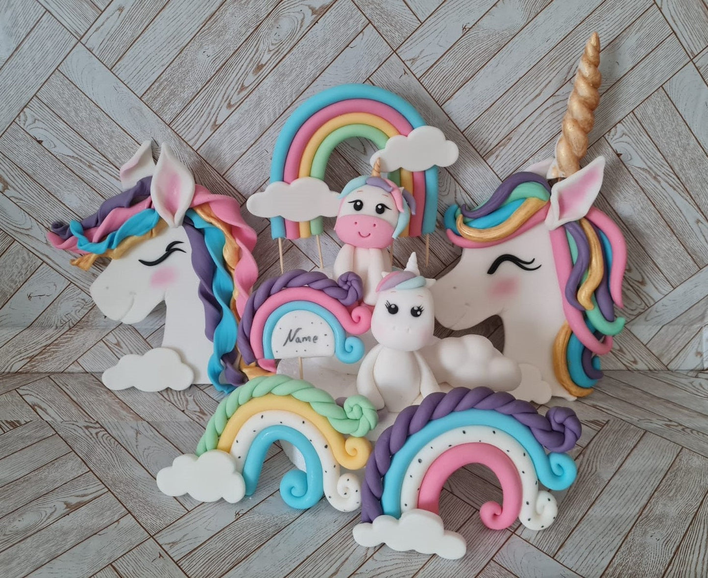 Einhorn Pixie mit Regenbogen