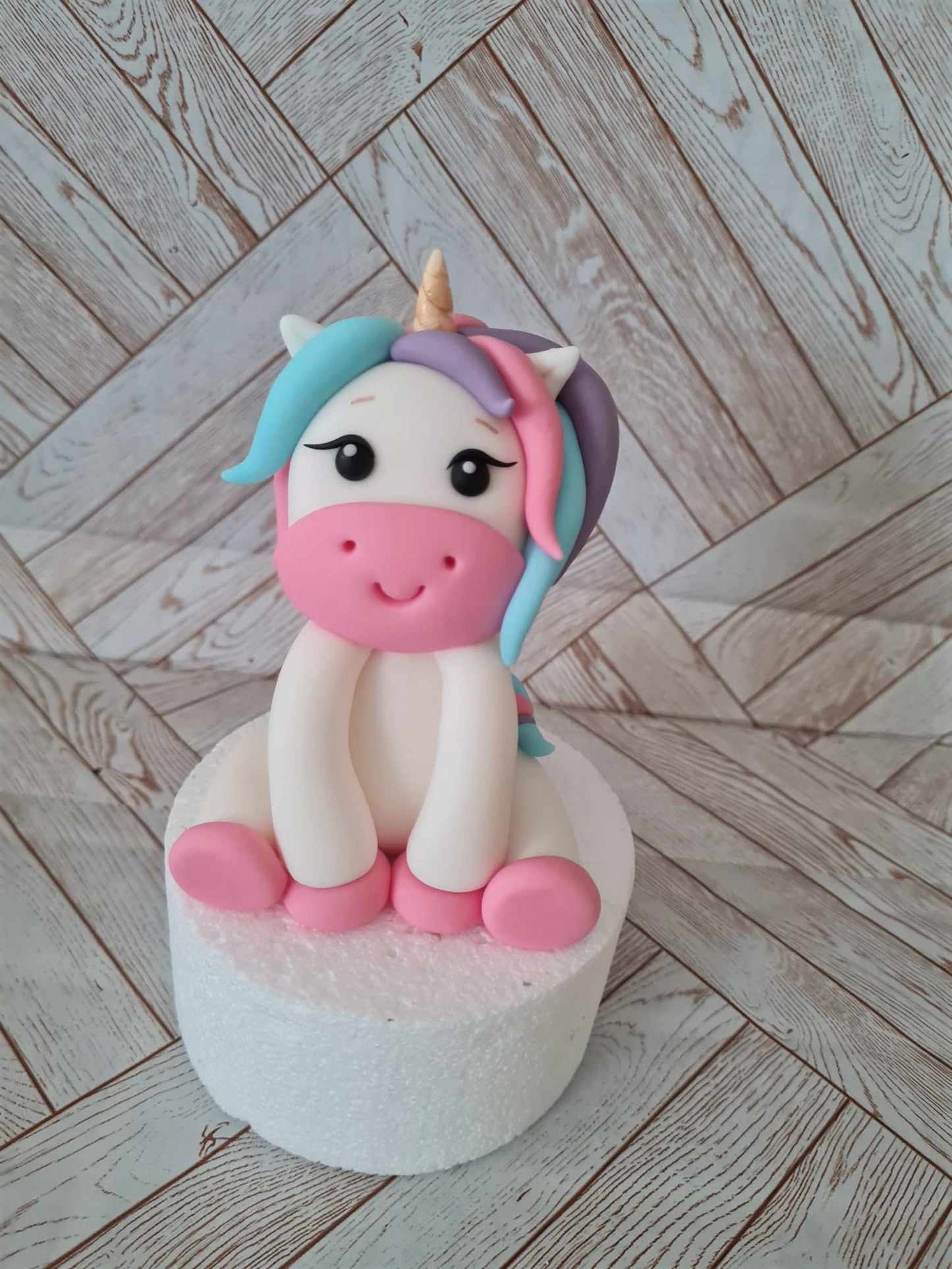 Einhorn Pixie mit Regenbogen